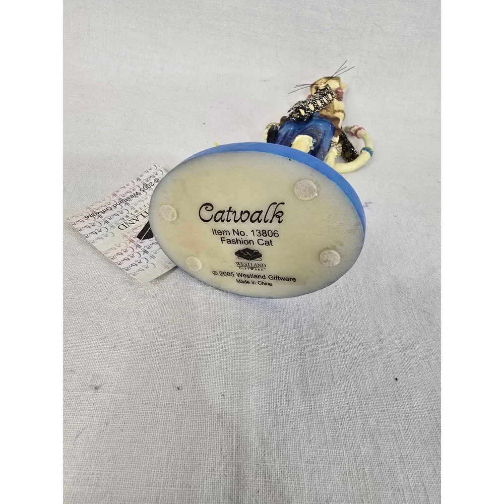 Catwalk Fashion Cat Figurine, 13806,‎ Westland Giftware, 2005. EUC